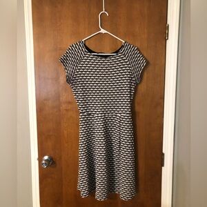 reneec.  Black and White Dress Size Large